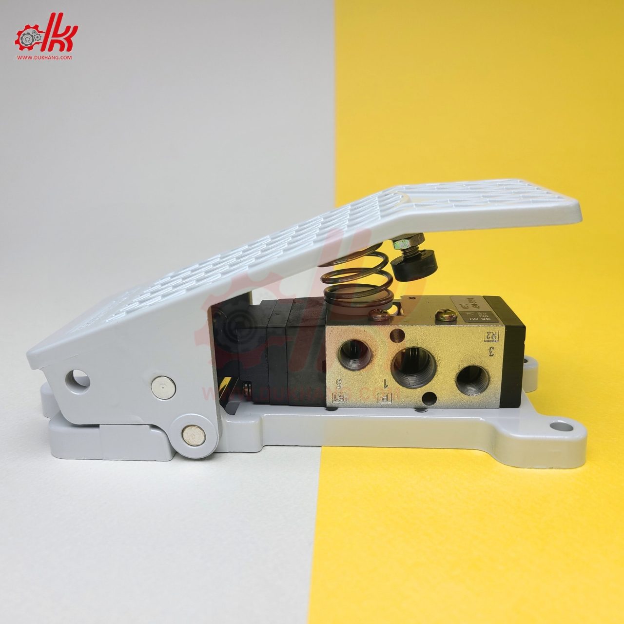 Van đạp chân khí nén SKP SFVM230 SFVM250 20 van đạp chân khí nén SKP SFVM