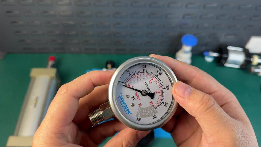 Phân Biệt Đồng Hồ Áp Suất Bourdon và Dạng Màng Trong Công Nghiệp 2026